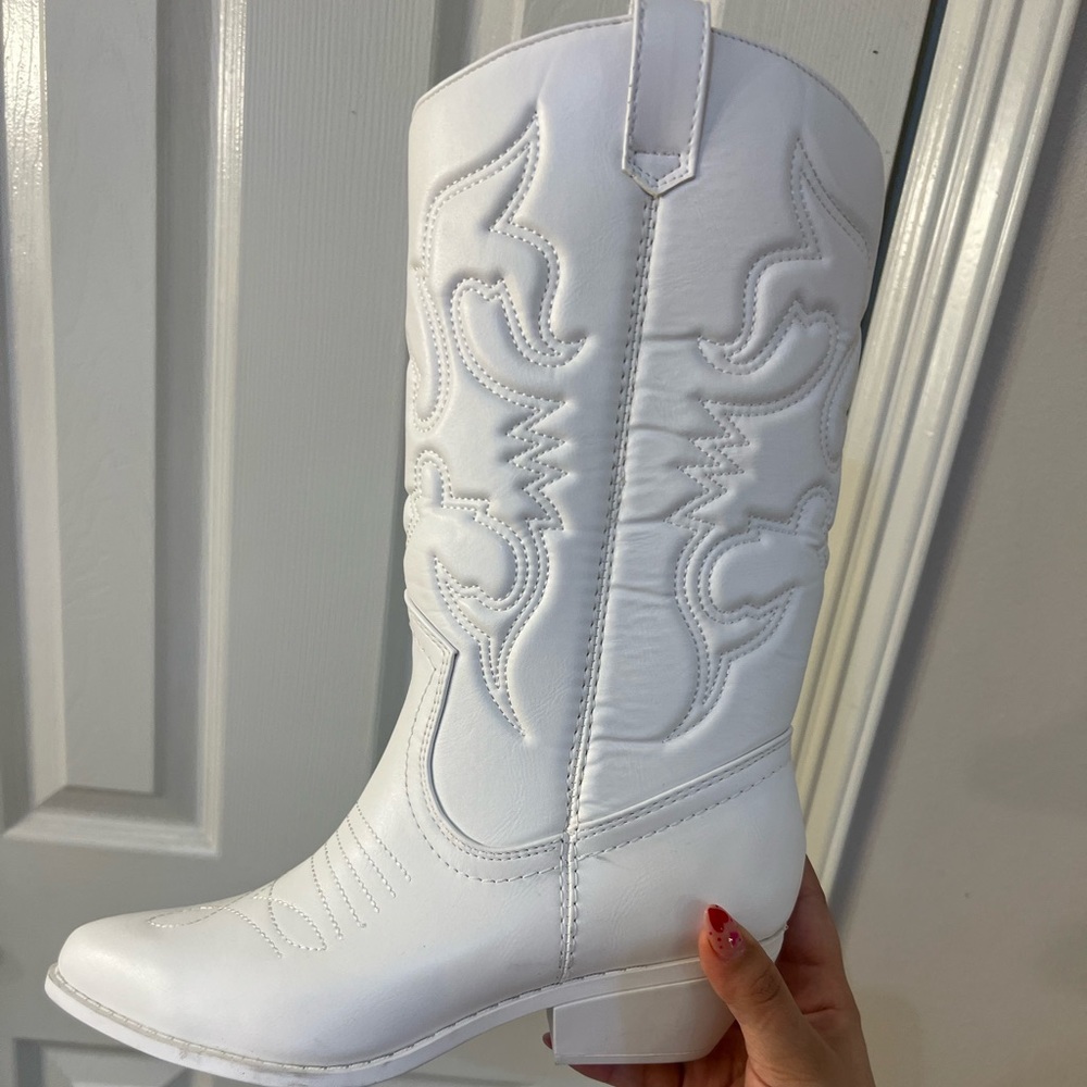 White boots 100% new size 8
